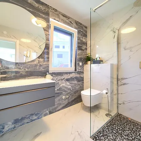 Sea La Vie Apartment